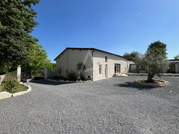 Maison de caractère 6 pièces 220 m²