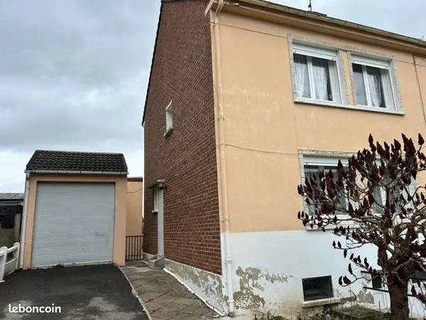 3 ch, 100m2, dépendances 94m2 fort potentiel