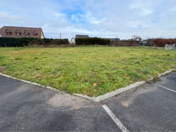 Terrain 683 m²