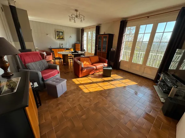 Maison T6 + appartement T2 et garage de 60m² sur terrain 635m²