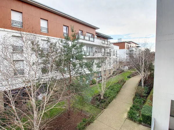 APPARTEMENT RUEIL-MALMAISON MONT-VALERIEN 3 PIECES 2 CHAMBRES AVEC TERRASSE ET DOUBLE PARKING EN SOU