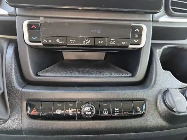 Citroën Jumper fourgon tole 33 l2h2 140 s&amp;s bvm6 — photo 35