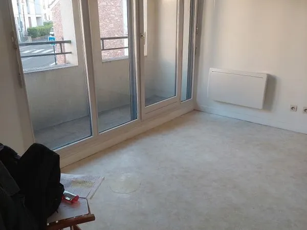 Appartement F2 quartier commerçant proche gare, avec cave et box
