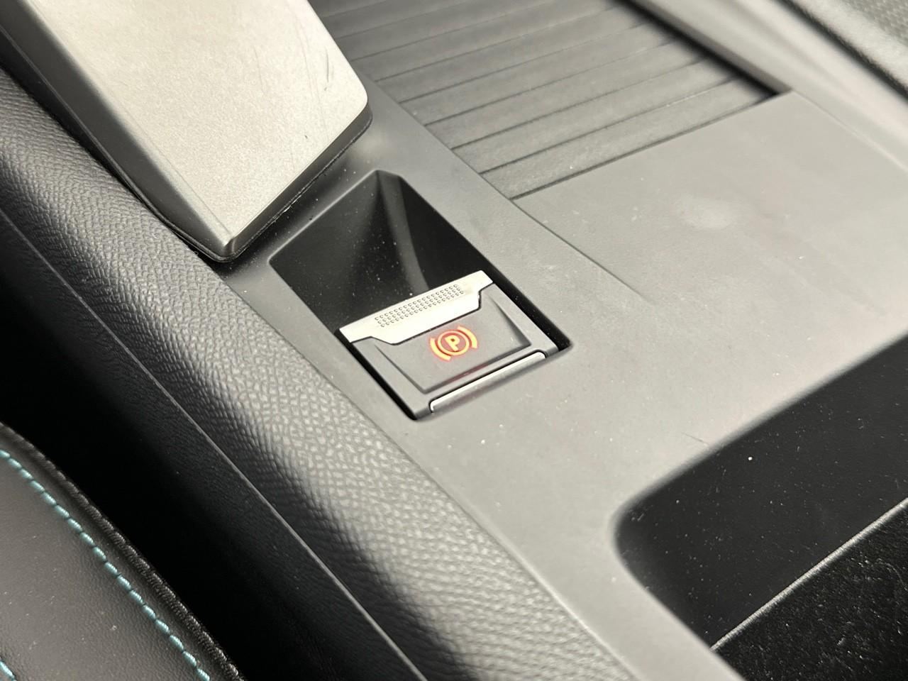Peugeot 308 hybrid 145 e-dcs6 allure — photo 33