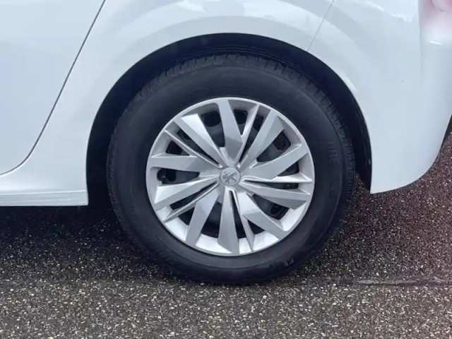 Peugeot 208 1.2 essence 75ch s&amp;s like / eligible loa — photo 14