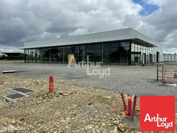 LOCAL COMMERCIAL 1000 m² NIORT