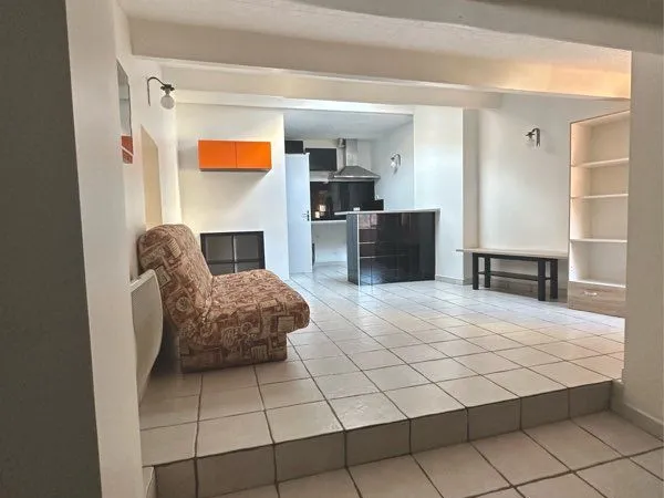 À LOUER - Studio de 28 m² à Besse-sur-Issole - 500 CC