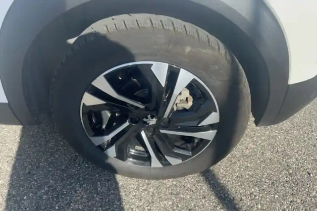 Peugeot 2008 electrique 136 ch — photo 12