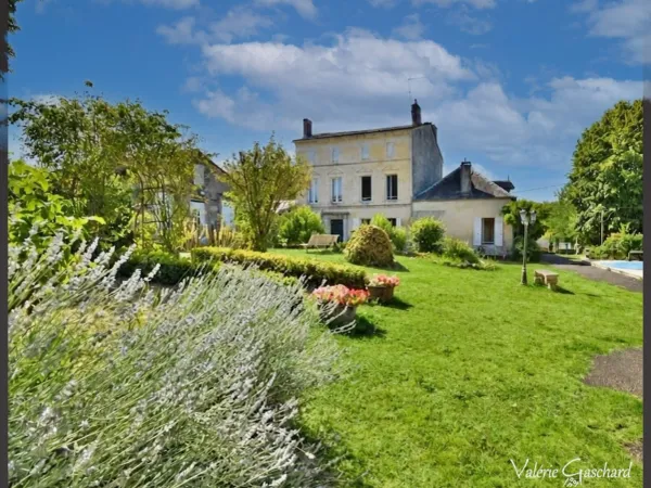 St Antoine sur l'isle ( Gironde) - Maison en Pierre 250 m² + dépendance et piscine