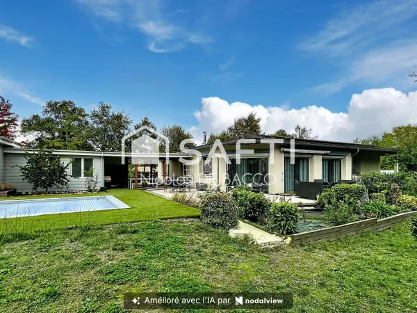 Maison avec piscine de 182 m2 sur un terrain de 18 751 m2