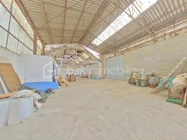 Hangar de 770 m²