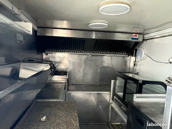 Opportunité exclusive: Food Truck Pizza en emplacement fixe numéro 1 -Haut de gamme, clé en main