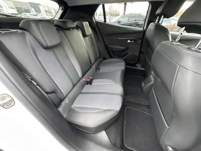 Peugeot 2008 1.2 100 allure — photo 15
