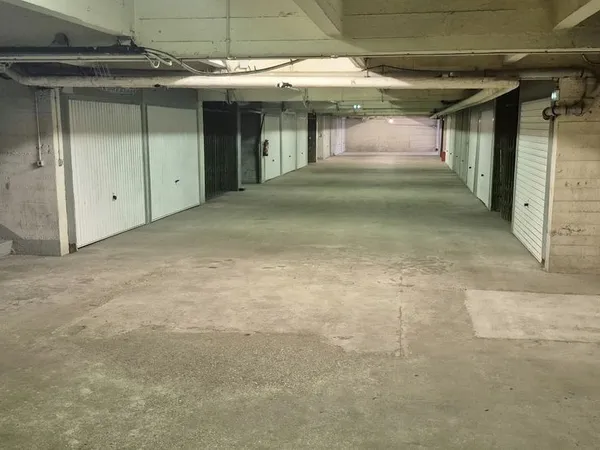 Parking/box 15 m² Saint-Cloud