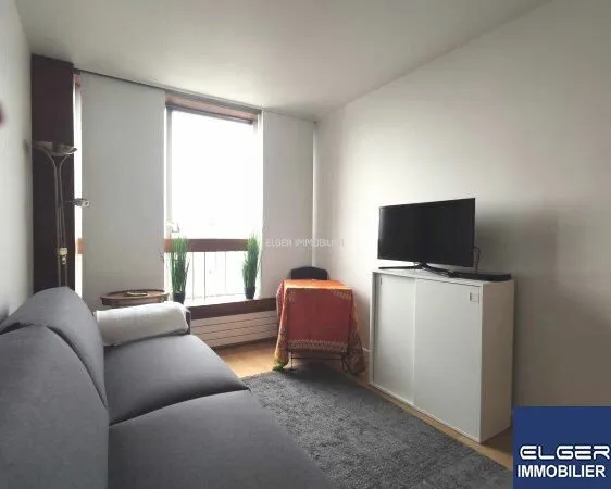 TRES BEAU STUDIO rue Emeriau Métro CHARLES MICHEL