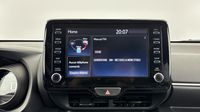Toyota Yaris 116h Design 5p MY22 — photo 18