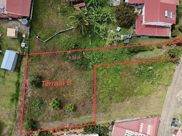 Terrain 736 m²
