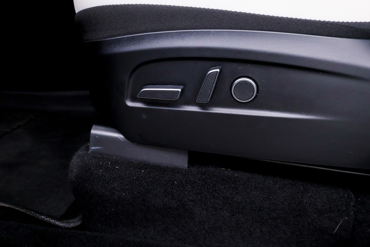 Tesla Model Y — photo 13