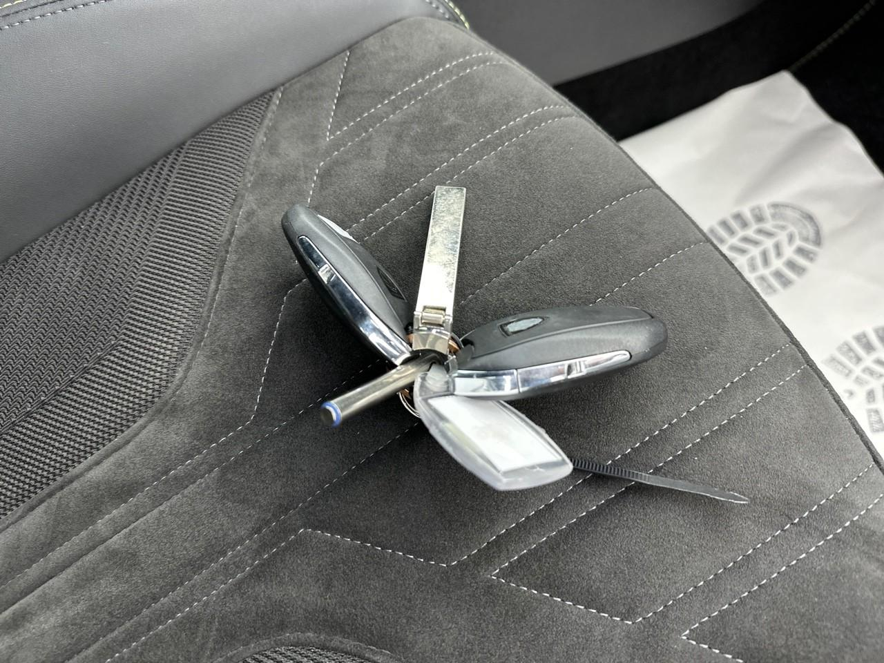 Peugeot 408 puretech 130 ch s&s eat8 gt — photo 34