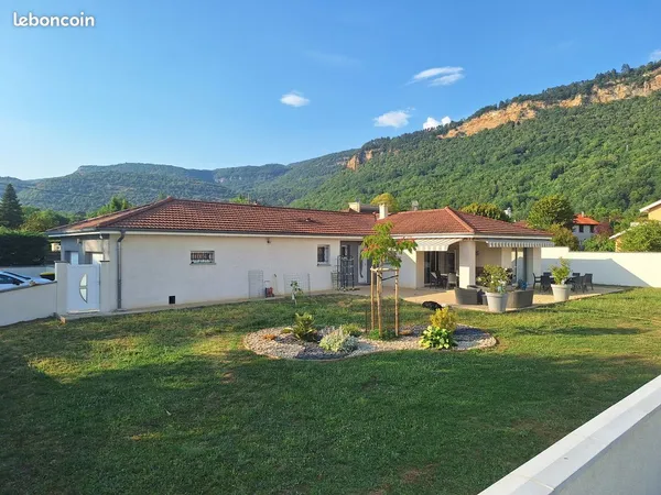 Villa climatisée 5 pièces 120m² sur terrain clos de 800m²