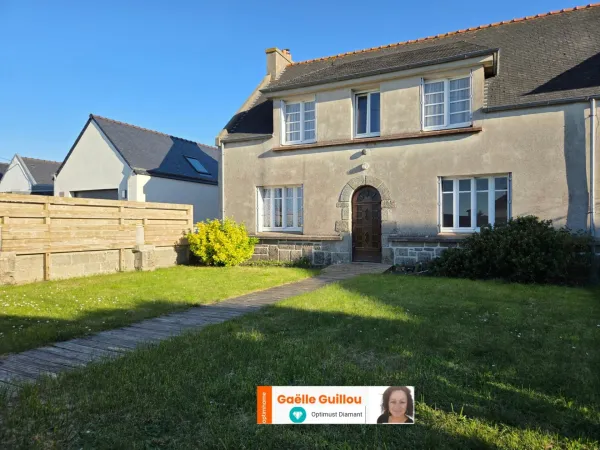 Maison mitoyenne de 8 pièces - 5 chambres - jardin clos - à 150m de la mer