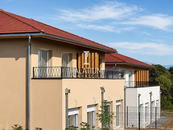 Maison neuve mitoyenne avec jardin privative