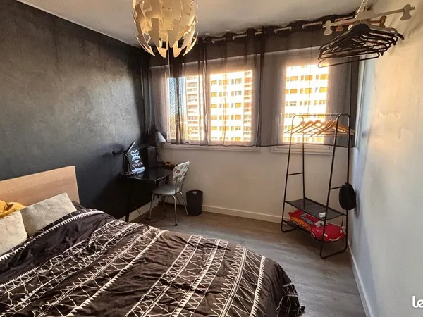 Chambre à louer dans appartement calme et agréable