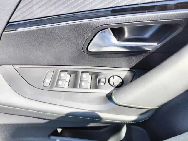 Peugeot 2008 electrique 54 kwh 156 ch — photo 20