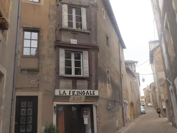 Confolens - bar/restaurant - apartments/chambres d'hotes ou maison en centre ville