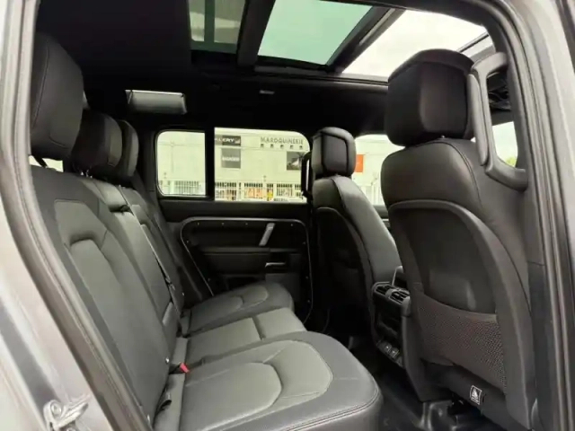 Land Rover Defender 110 2.0 p400e x-dynamic hse — photo 12