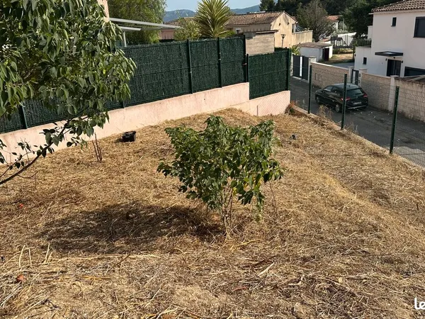 Terrain pour local commercial et/ou habitation