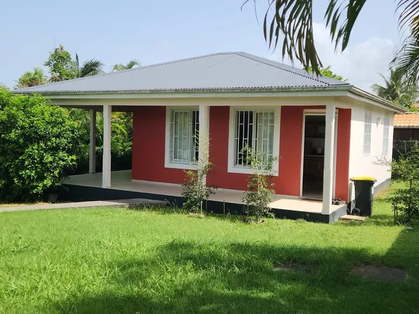 A LOUERRAVISSANTE MAISON T3 MEUBLEE BAIE MAHAULT