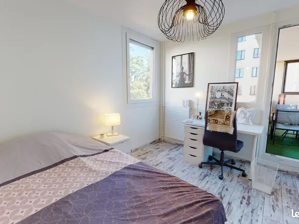 Chambre 6 pièces 104 m²