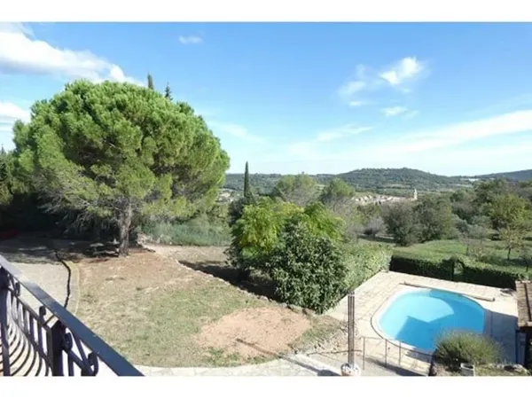 Propriété 6 pièces 218 m²