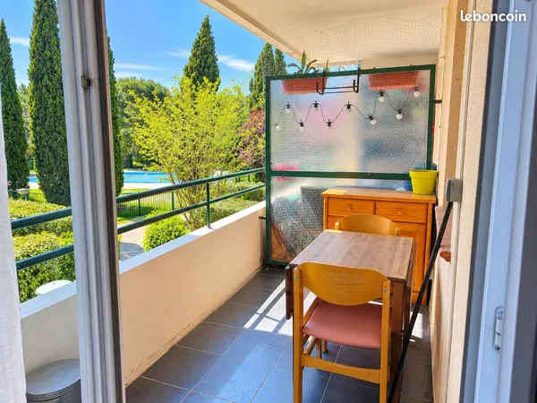 T2 de 42 m2 avec piscine, balcon et parking privatif
