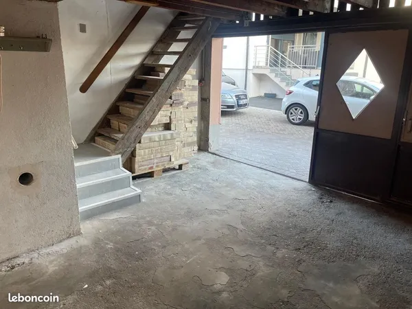 Location à louer - terrain, garage et espaces de stockage