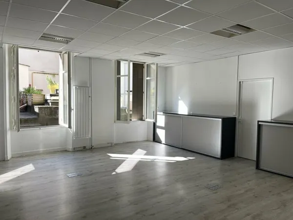 Local professionnel 150 m²