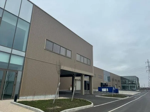 Local d'activité 2788 m²