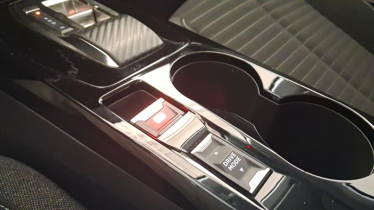 Peugeot 208 PureTech 100 S&amp;S EAT8 — photo 28