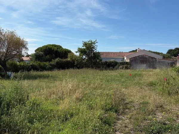 Terrain 715 m²