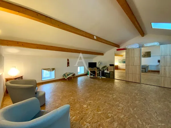 Maison de ville, activité commerciale en RDC