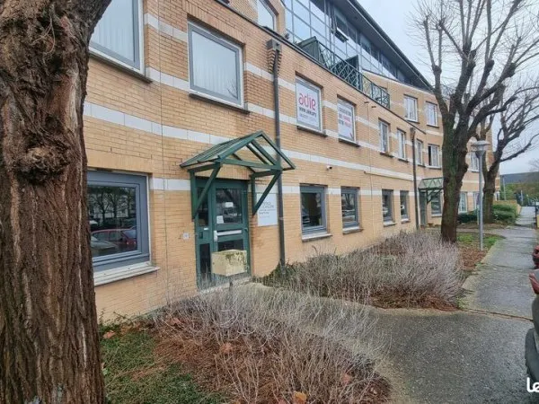 BUREAUX 450 m² CERGY