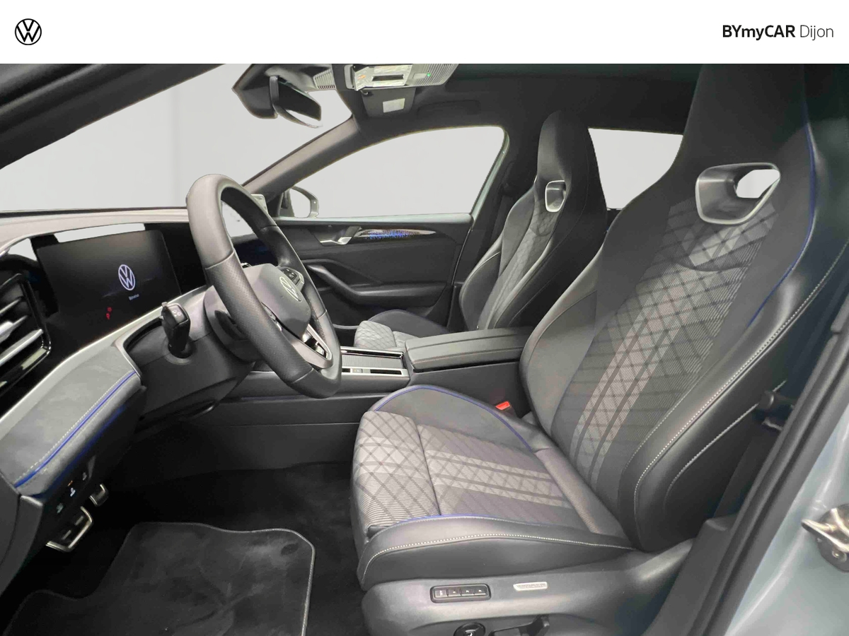 Volkswagen Passat 1.5 eHybrid 272 DSG6 — photo 11