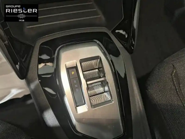 Peugeot 2008 hybrid 145 e-dcs6 — photo 14