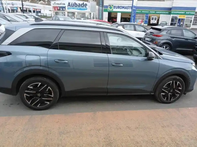 Peugeot 5008 hybrid 136 e-dcs6 — photo 24