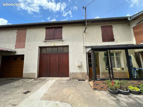 Grande maison à la campagne