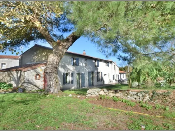 Maison à vendre 8 pièces LA BRUFFIERE (85)