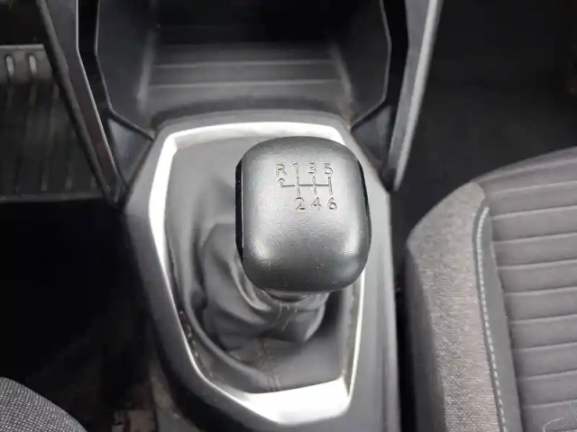 Peugeot 2008 puretech 100 s&amp;s bvm6 — photo 13