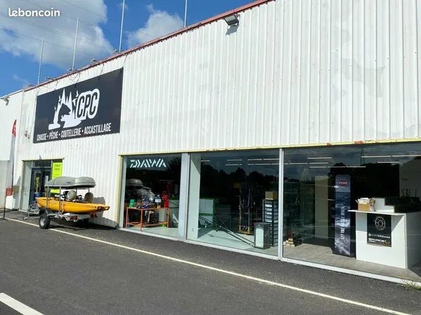 Local commercial 586 m²
