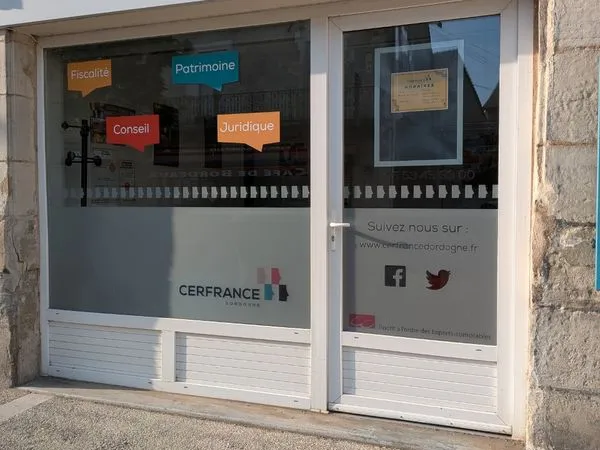 Bureau et espace de travail Location Terrasson-Lavilledieu  56m² 550€